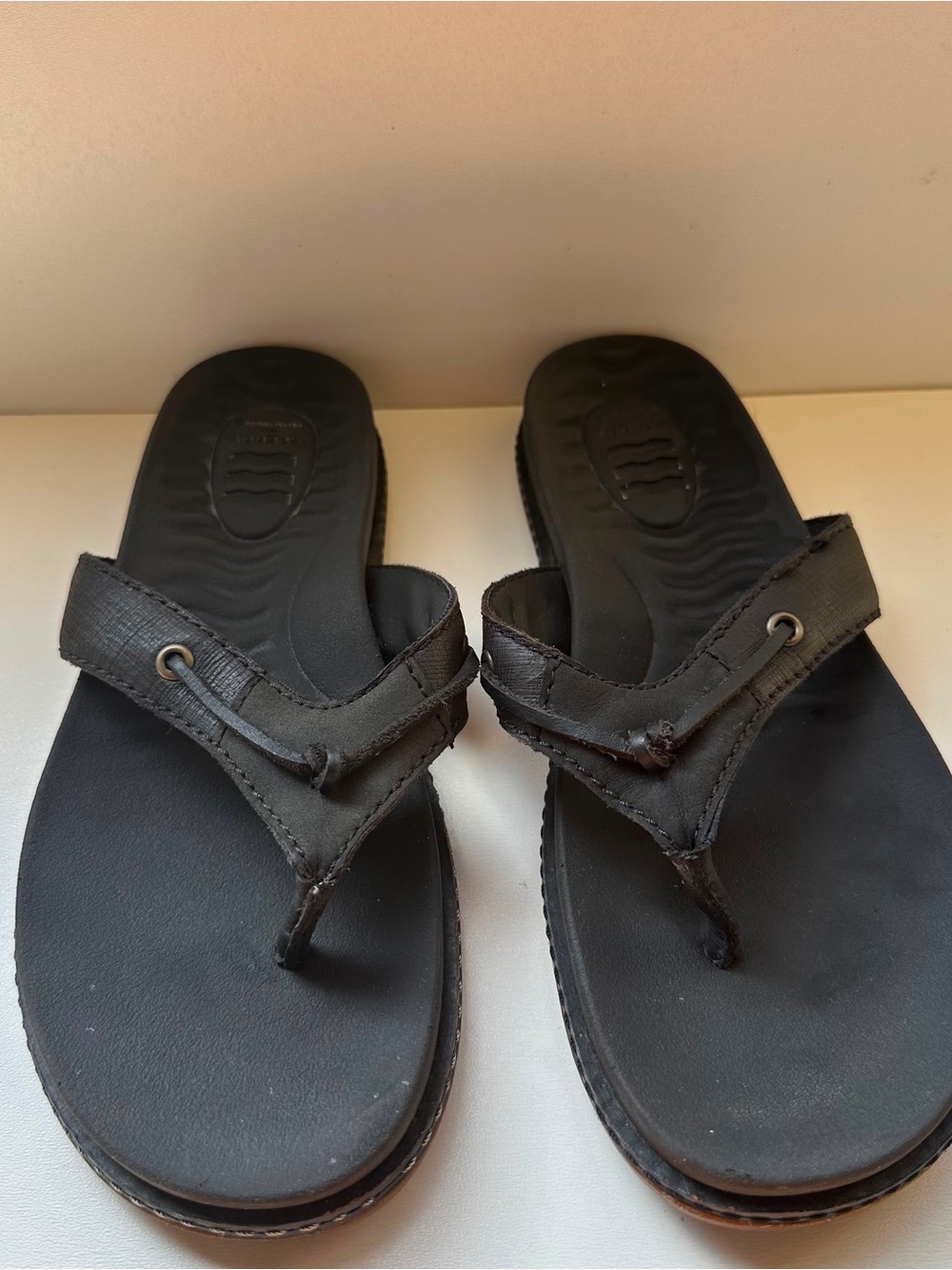 Sperry Waveside Plushwave Flip Flops Womens Size 8 Black Leather Thong Sandals